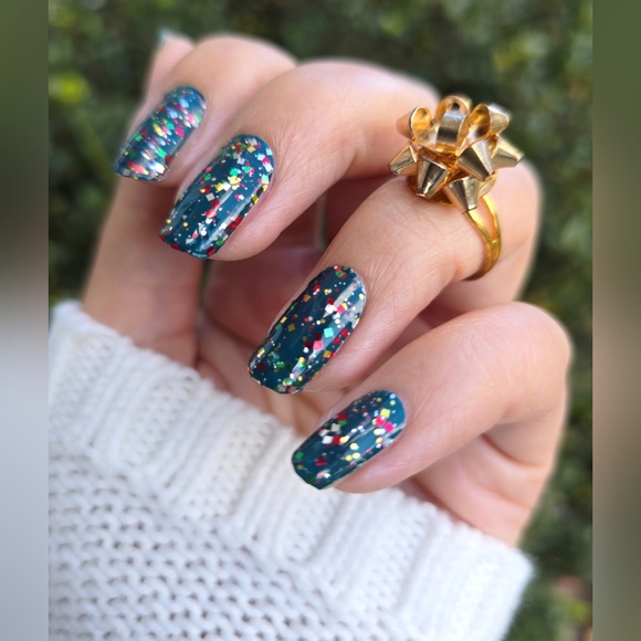 Color Street Yule Love It Nail Strips - Picture 1 of 2